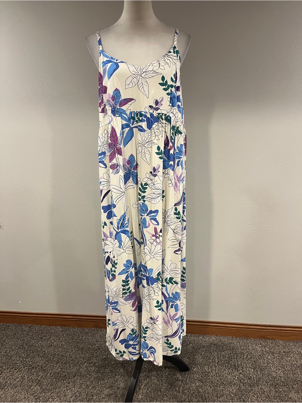 Isabel Floral Maxi Dress with tie back size extra large